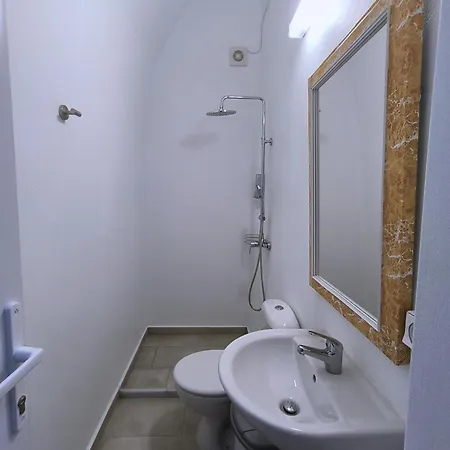 Viva! Santorini Hostel